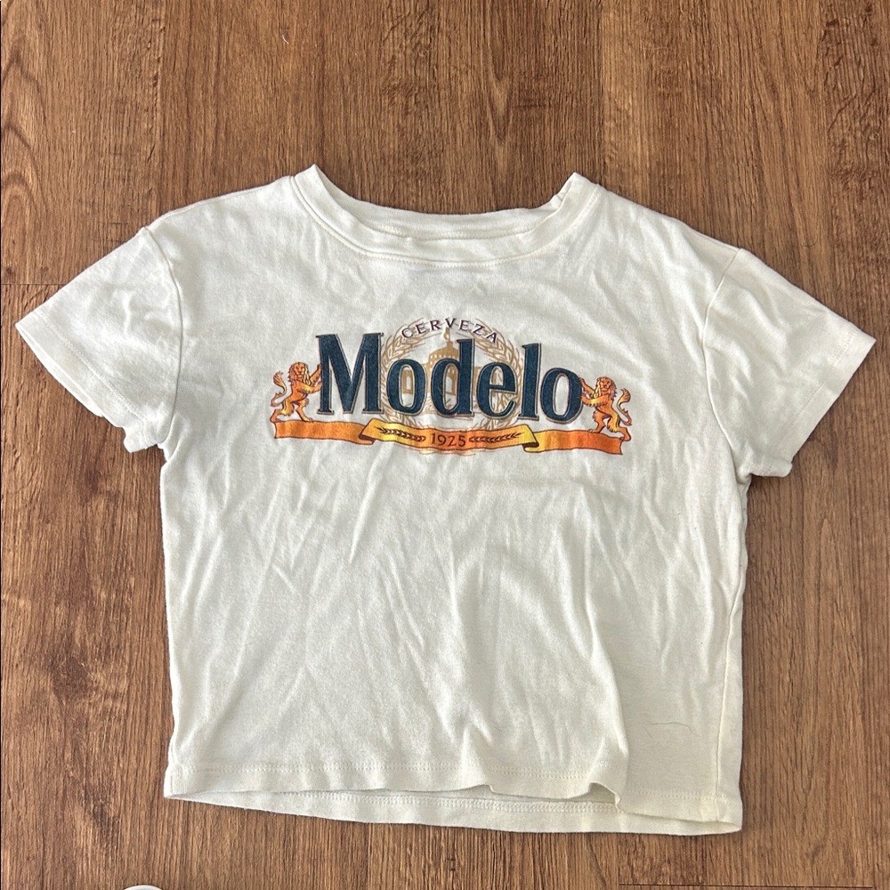White Modelo Graphic Tee | Cropped
